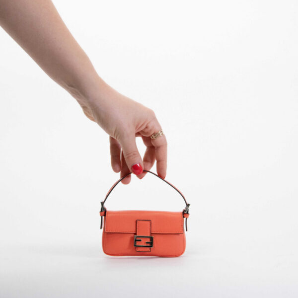 Fendi Nano Baguette Tasche in orange Leder