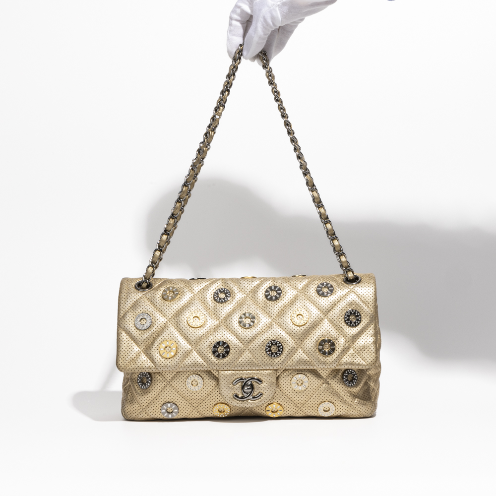 Sac Chanel Classique Dubai Resort à rabat simple doré avec breloques Swarovski