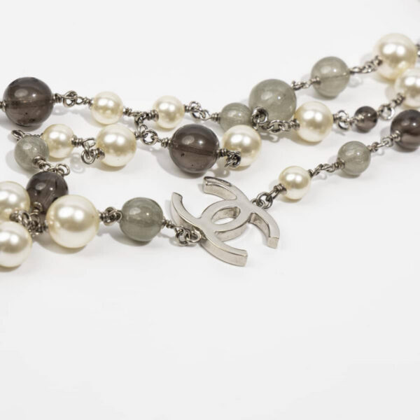 Chanel Perlenkette Triple Grau/Weiß 2014