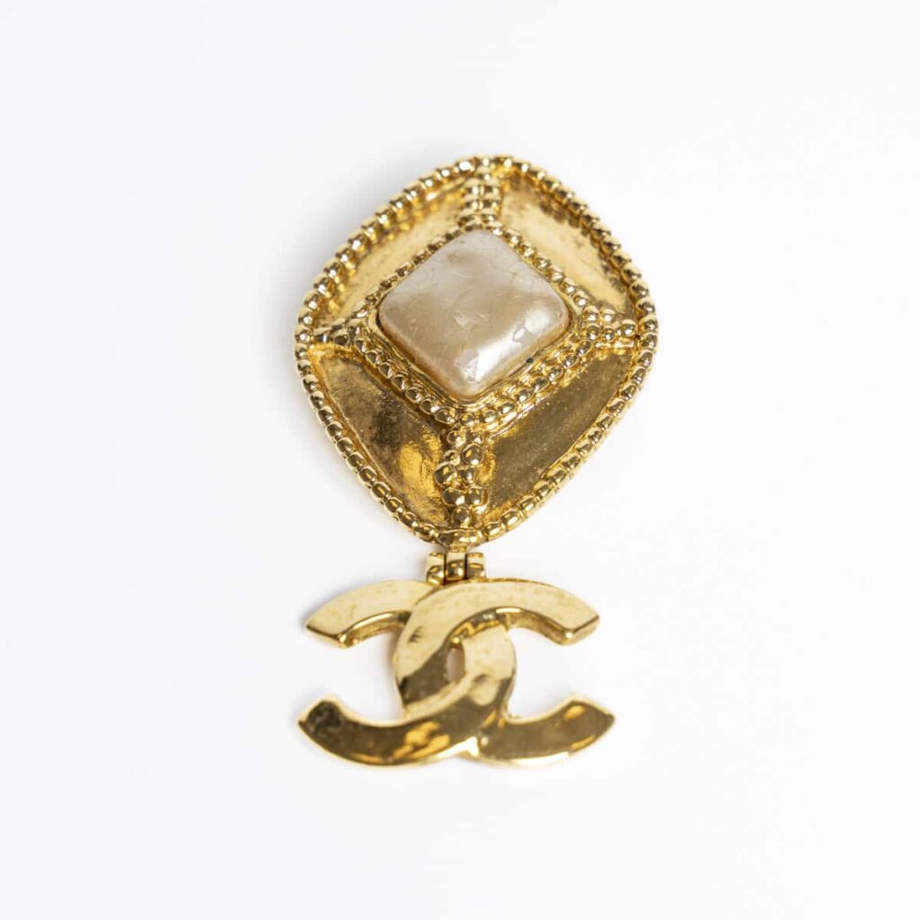 Chanel Vintage CC Brosche Schmuckstein CC mit Drop