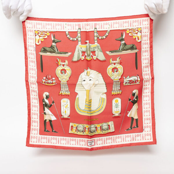 Pañuelo Hermès Carré 40 Tutankamón de seda roja