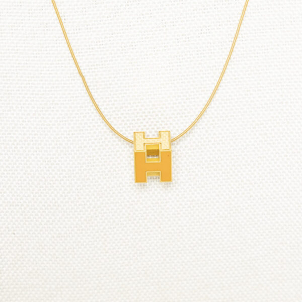 Collar Hermès H Cube dorado con naranja