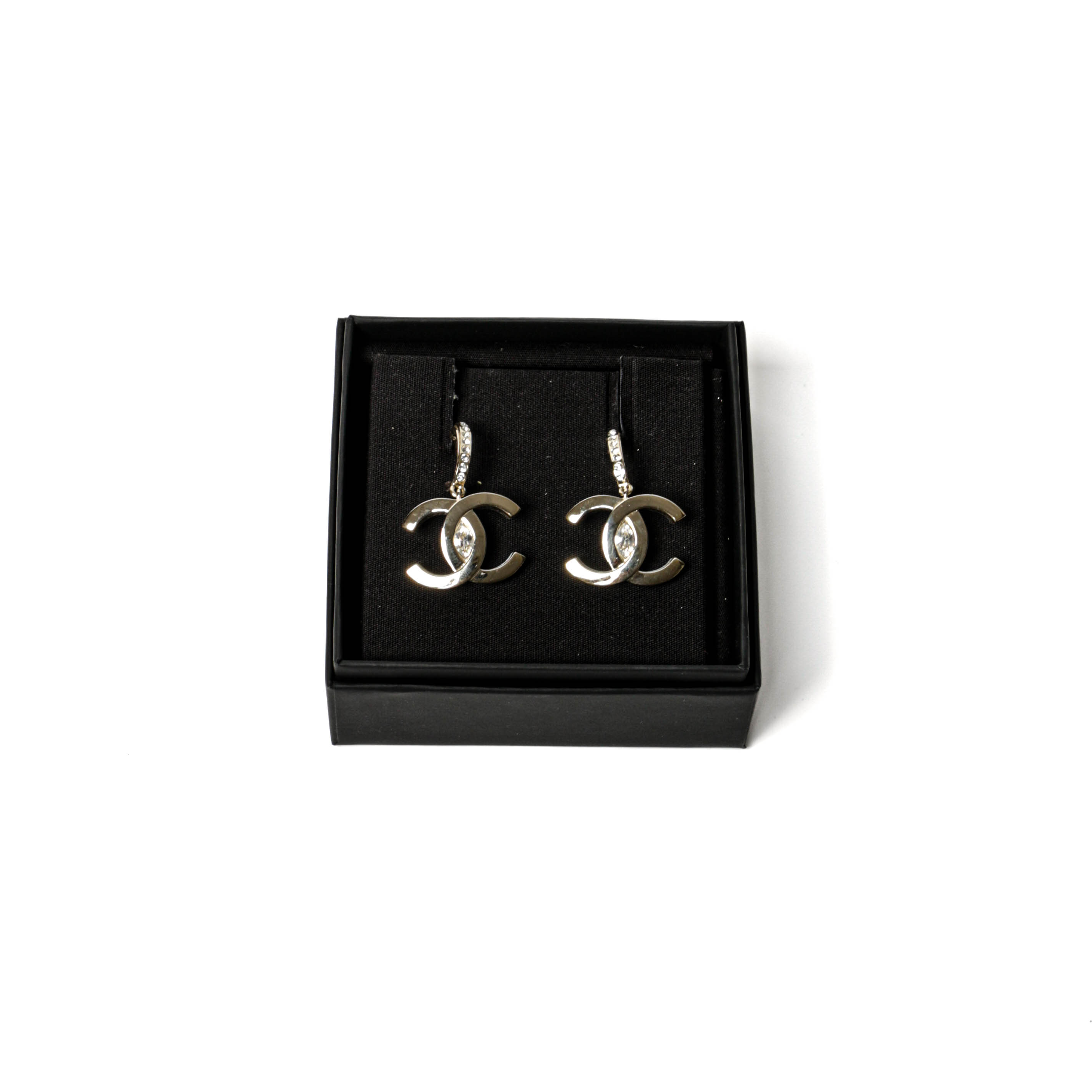 Pendientes Coco Mark de Chanel con pedrería CC