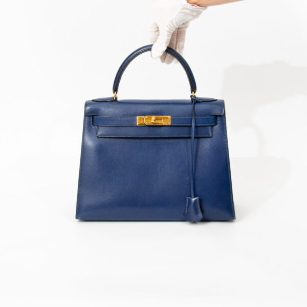 Hermès Kelly 28 Box handbag in blue calf leather with gold hardware