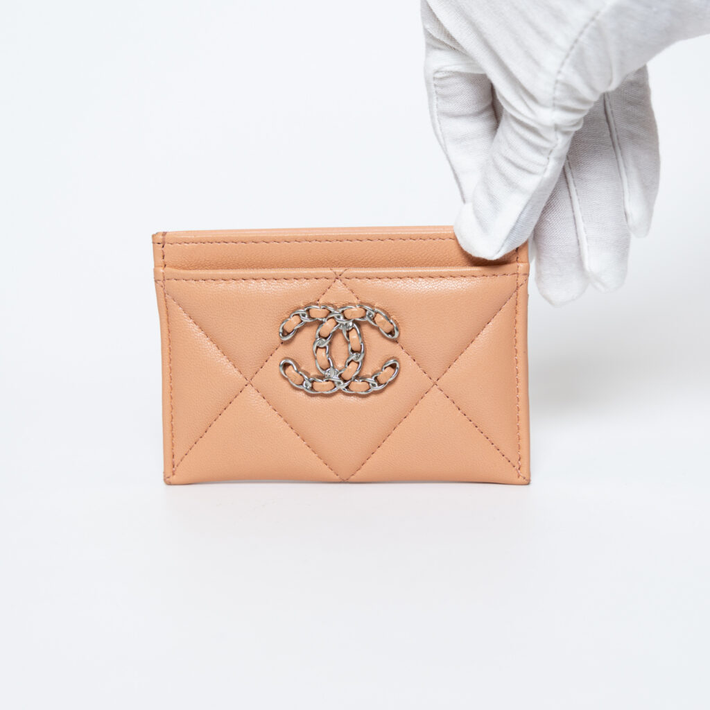 Étui à cartes Chanel en cuir d'agneau 19