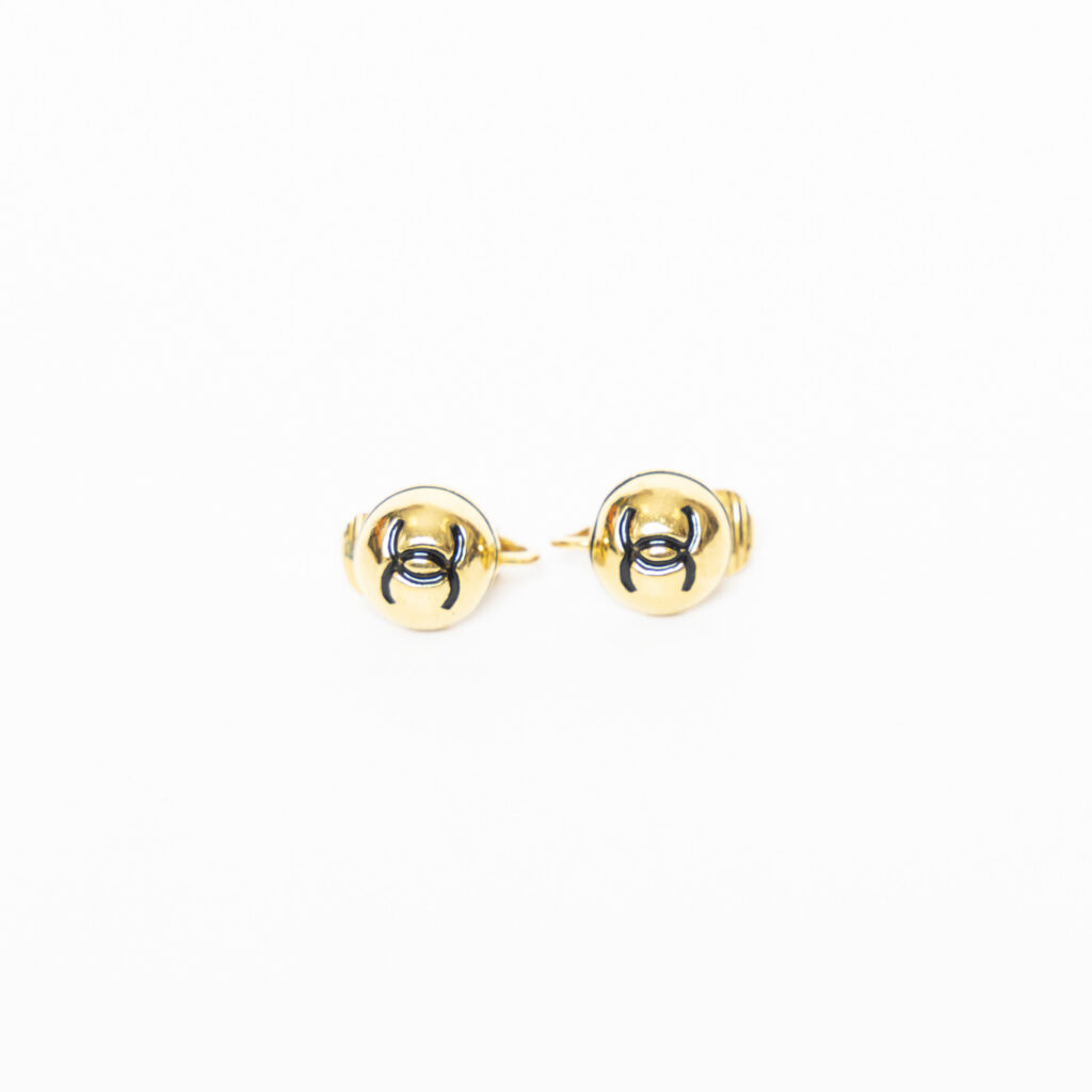 Chanel Ohrringe Goldfarben mit schwarz CC