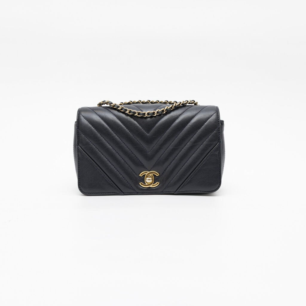 Sac à main Chanel à chevrons et rabat simple
