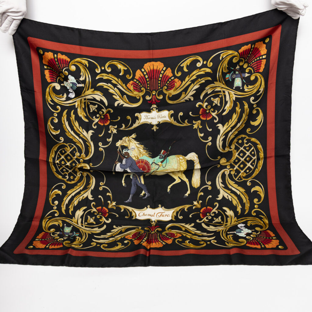 Hermès Carré 90 Seidentuch Cheval Turc Schwarz sehr gut