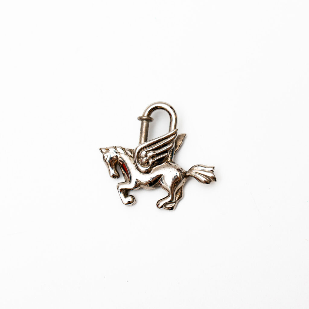 Hermès Charm Cadena Pegasus Aus Metall In Silber