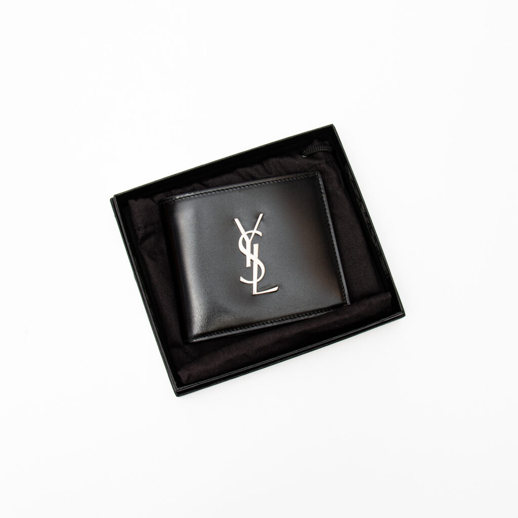 Saint Laurent Cassandra Portemonnaie aus Leder Schwarz Neu