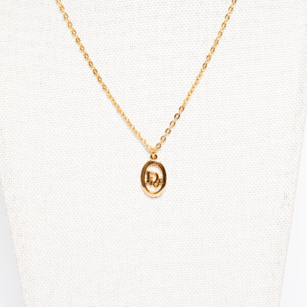 Collar con logo de Christian Dior en oro