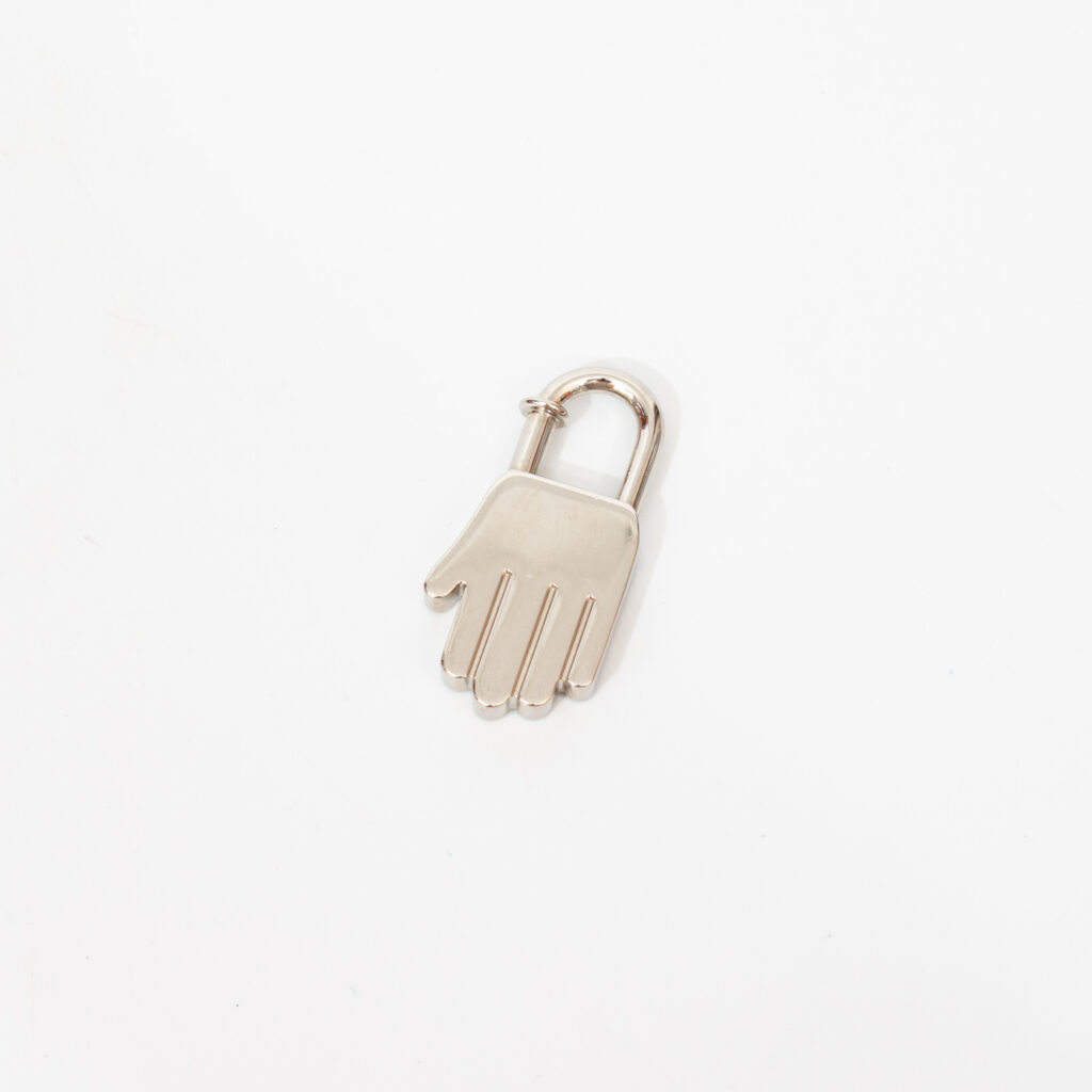 Hermès Charm Cadena Lock Hand Silber