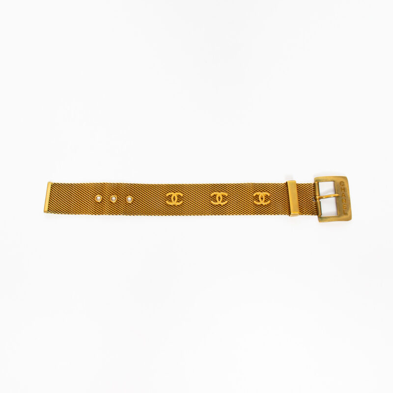Pulsera ancha dorada con logo Coco Mark de Chanel – Imagen 2
