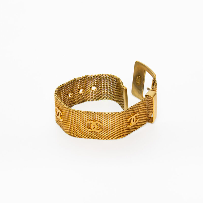 Pulsera ancha dorada con logo Coco Mark de Chanel – Imagen 4