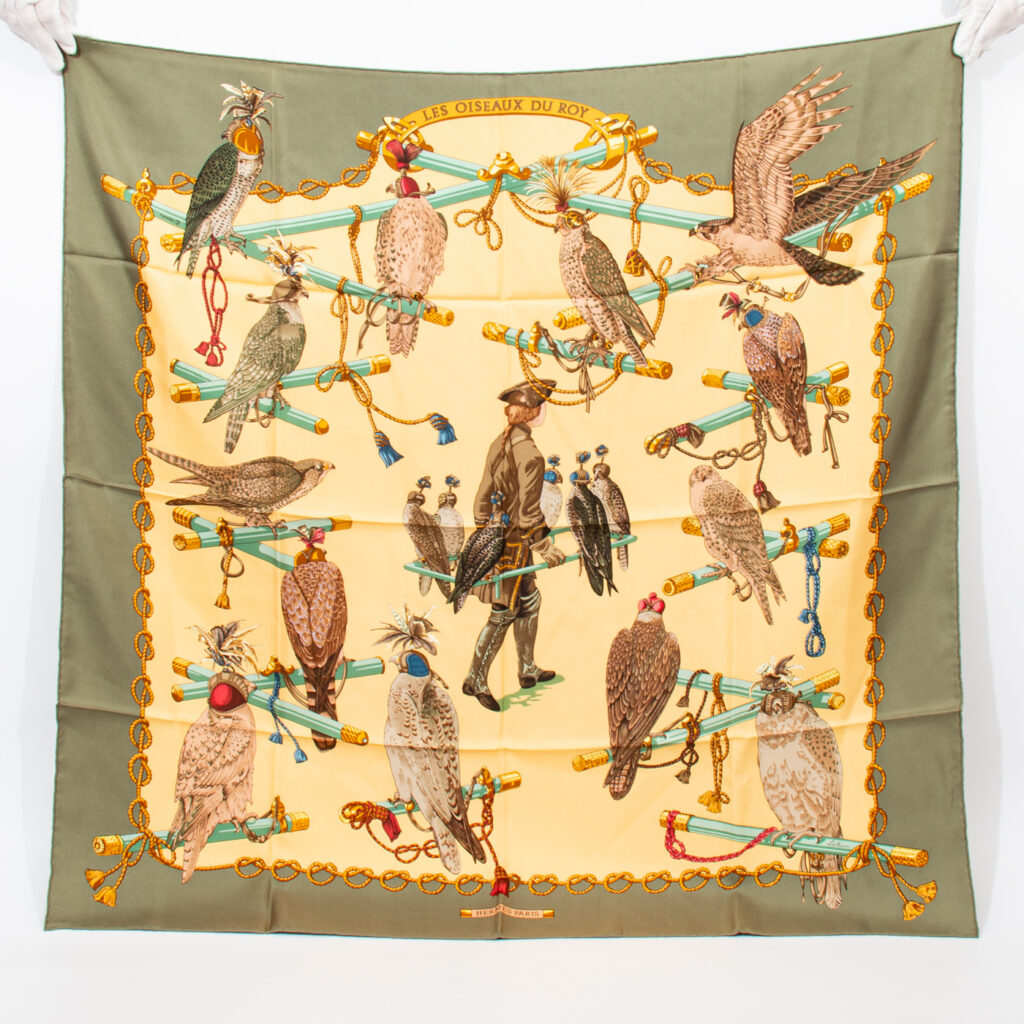 Hermès Carré 90 Seide Tuch Les Oiseaux du Roy Grün