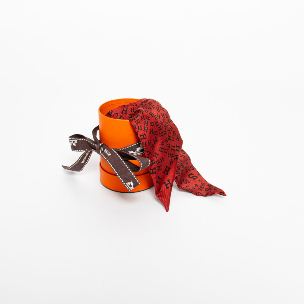 Hermès Alphabet Twilly Seide Rot Schwarz