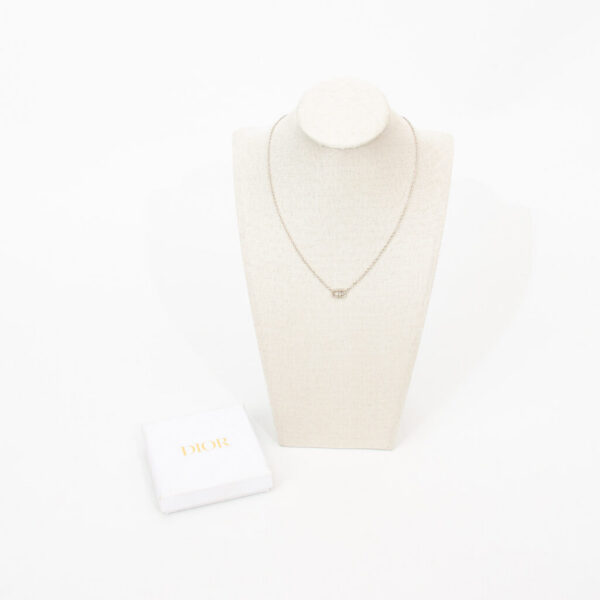 Collier Dior Clair D Lune CD Logo Argent avec Cristaux