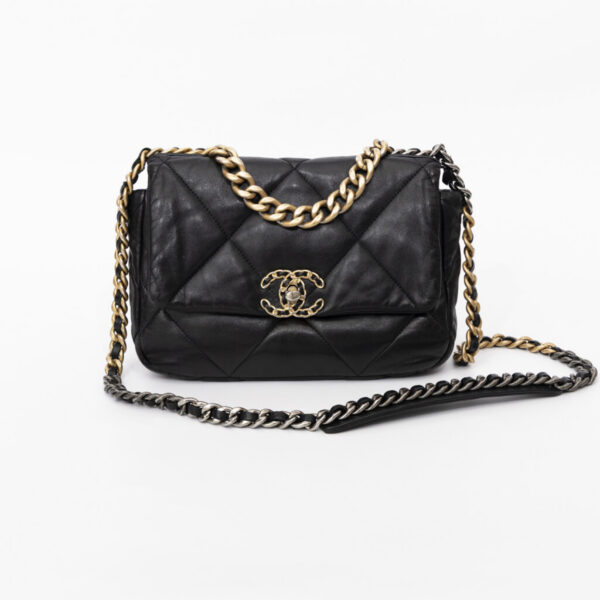 Chanel 19 Small Flap Bag Lambskin Schwarz