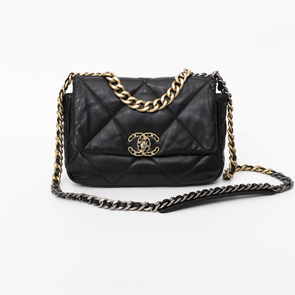 Chanel 19 Small Flap Bag Lambskin Schwarz