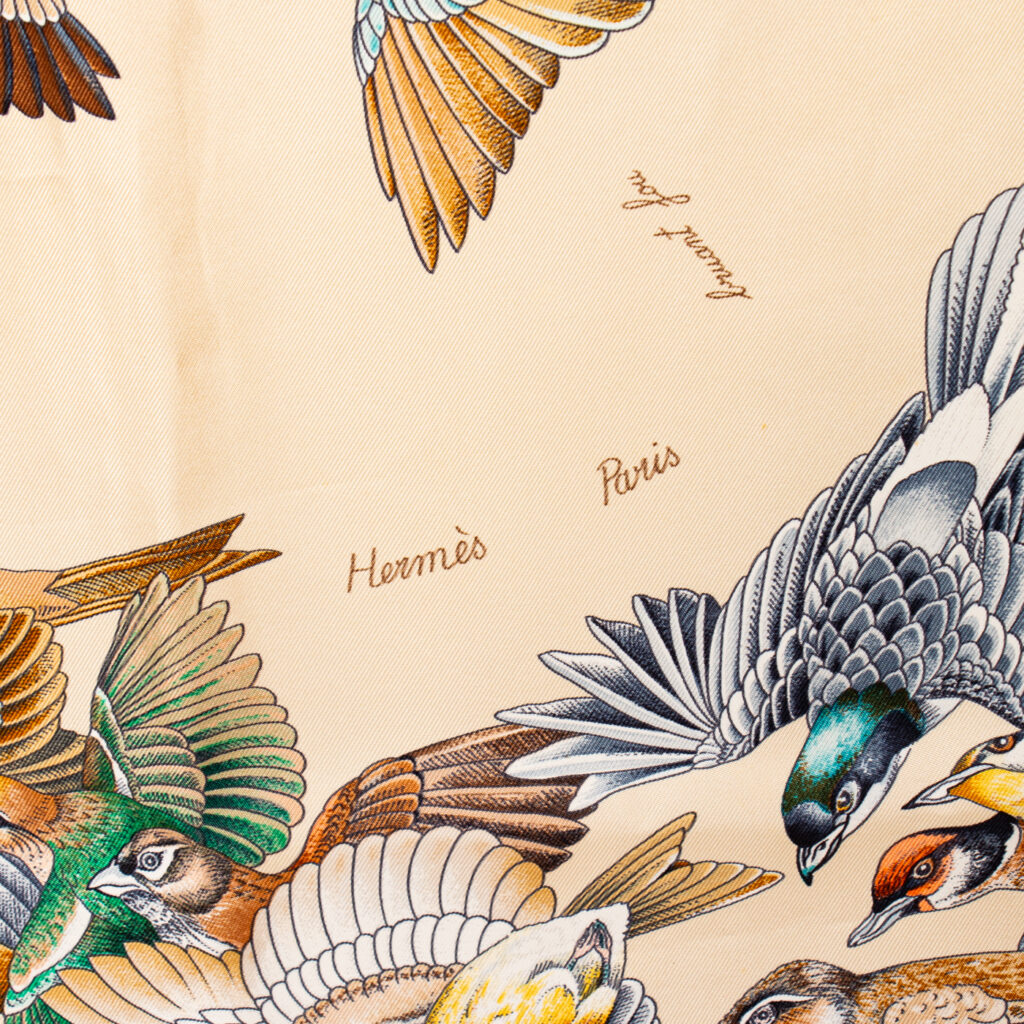 Hermès Seidenschal Carré 90 L'Intrus Trespasser Beige