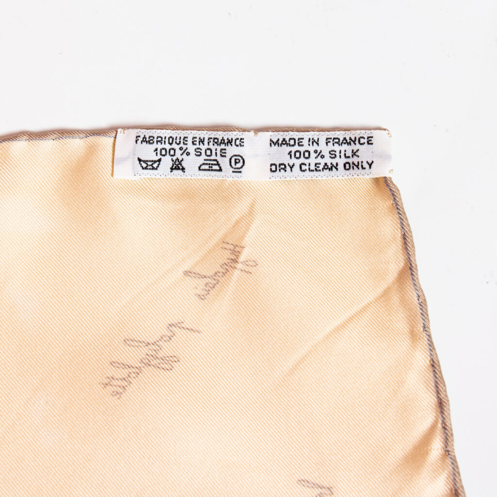 Hermès Seidenschal Carré 90 L'Intrus Trespasser Beige