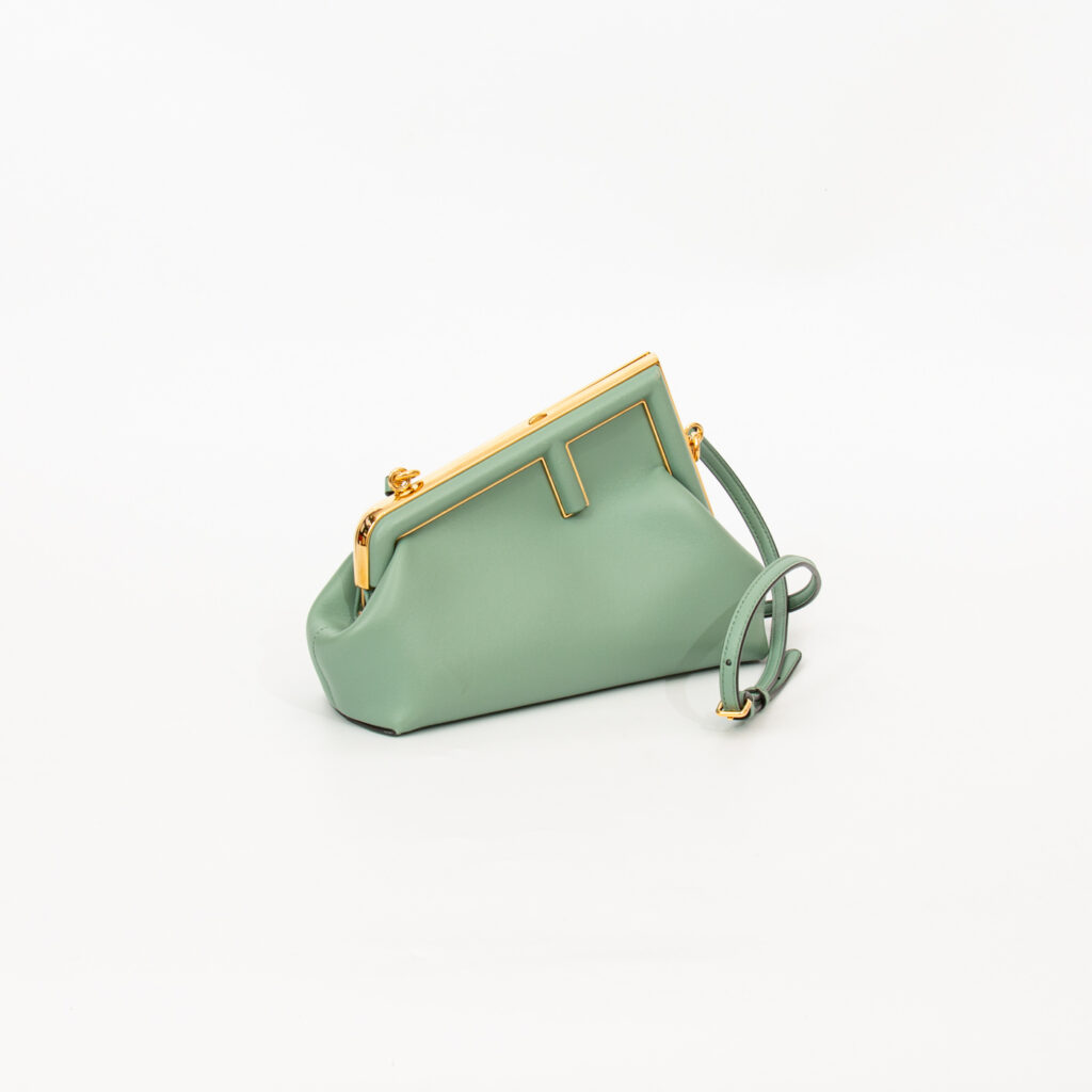 Fendi First Small Schultertasche in Mint Grün mit Gold