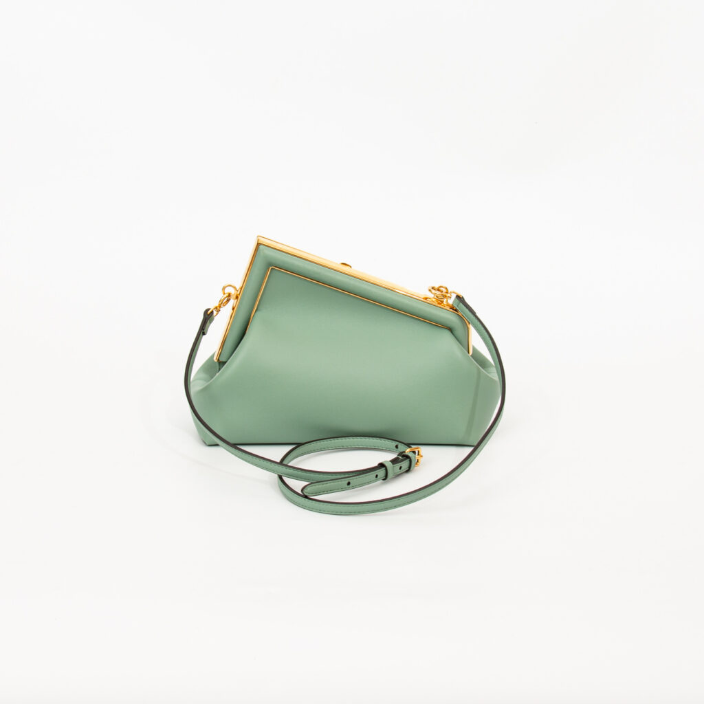Fendi First Small Schultertasche in Mint Grün mit Gold