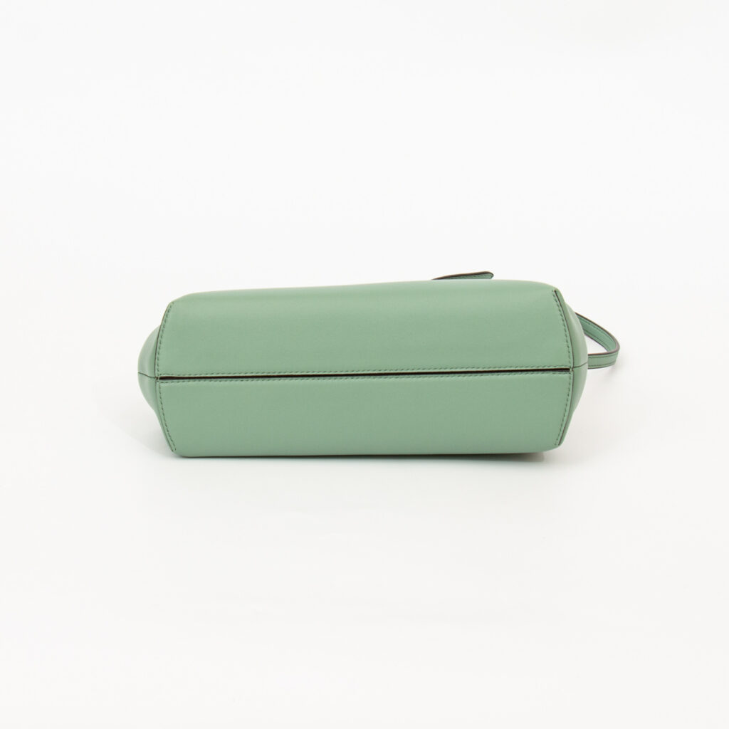 Fendi First Small Schultertasche in Mint Grün mit Gold
