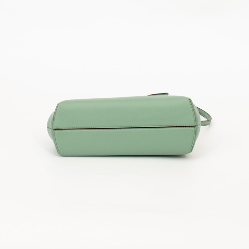 Fendi First Small Schultertasche in Mint Grün mit Gold – Bild 5
