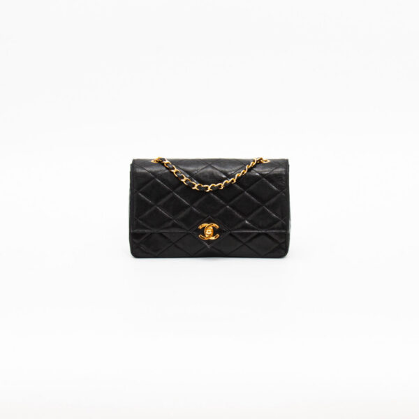 Chanel Tasche Matelasse Schwarz Mit Goldener Hardware