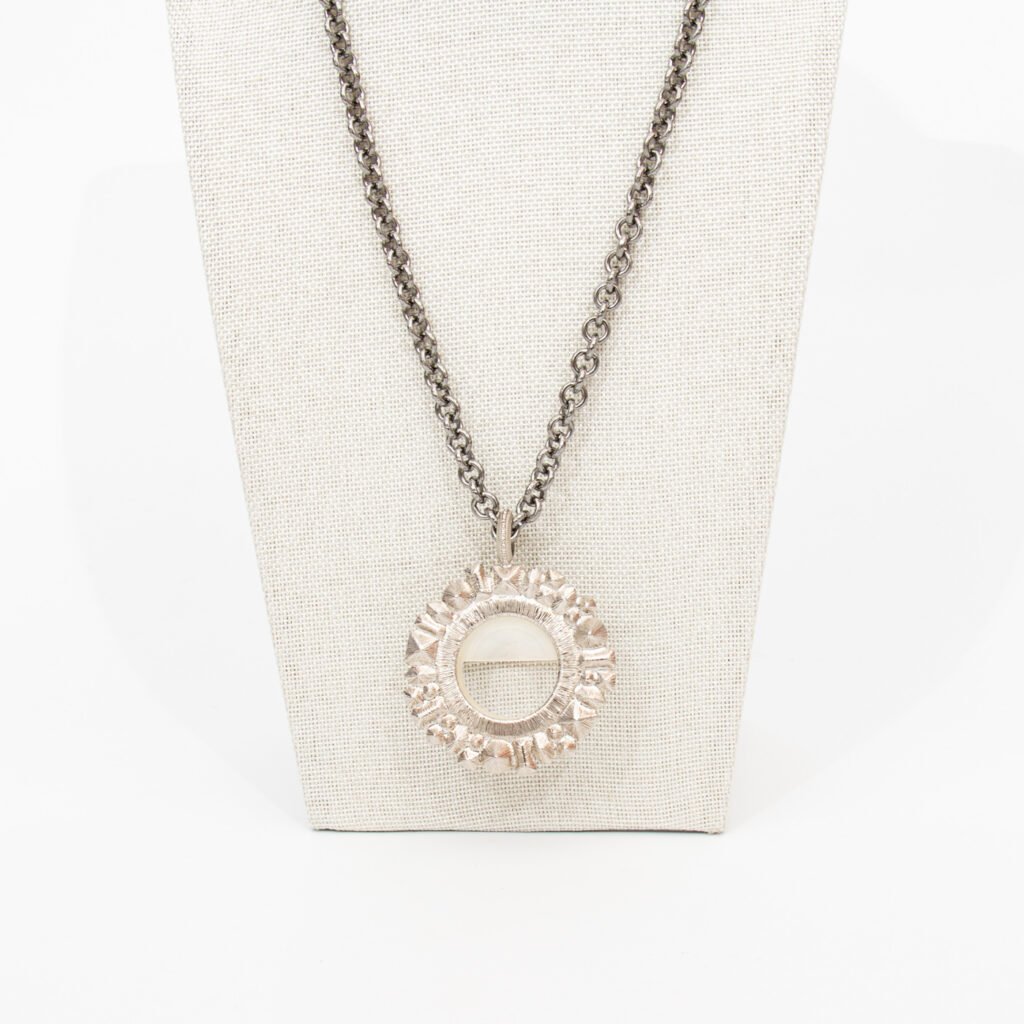 Chanel Chanel Smiley CC Halskette Silberfarben mit Kristallen
