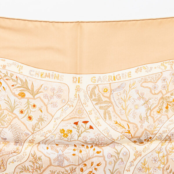 Hermès Schal Carré 90 Chemins De Garrigue Seide Beige