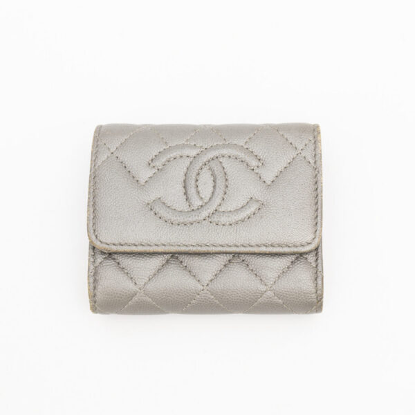 Portefeuille compact Chanel en cuir caviar 2017–2018 247917430