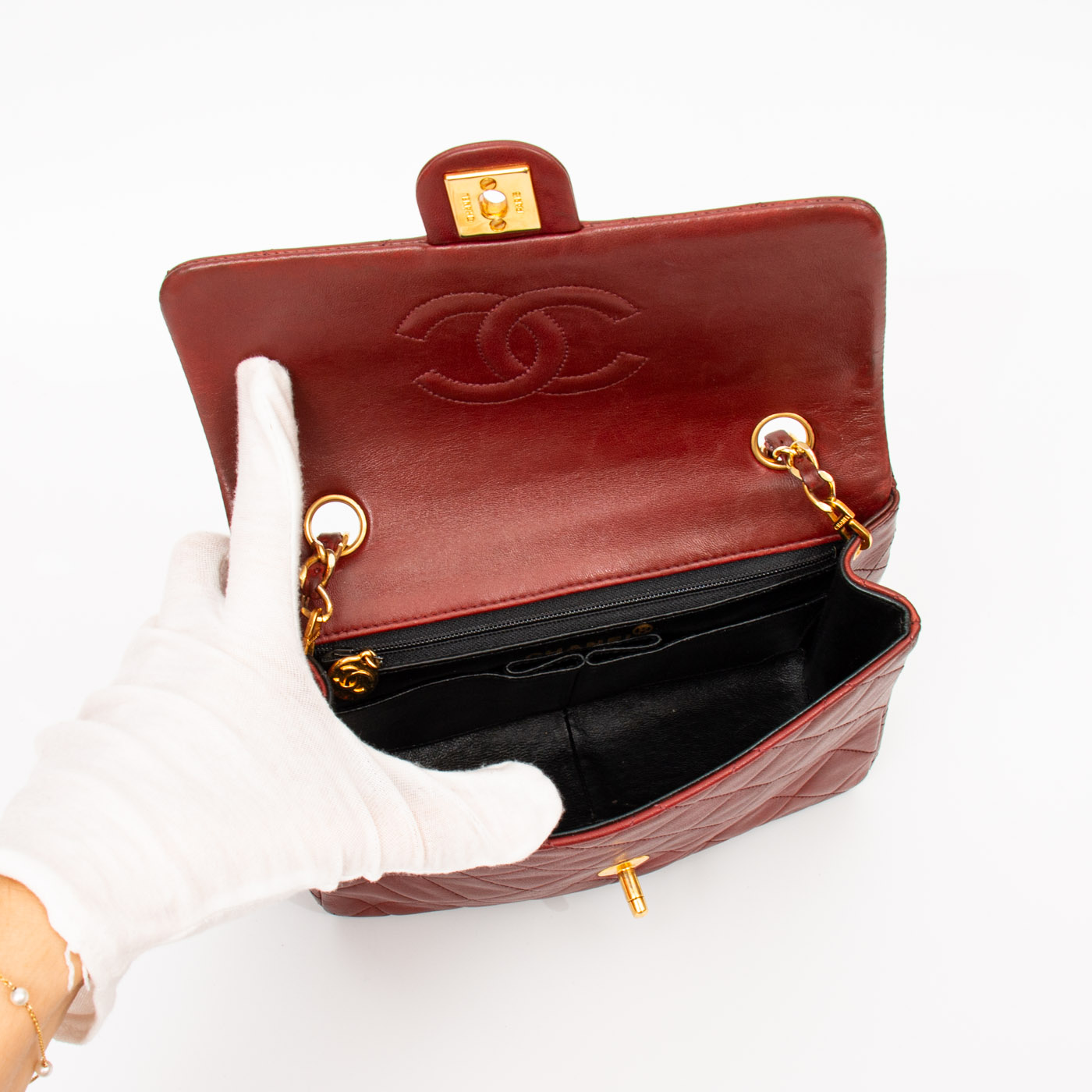 Chanel handbag, single flap, lambskin, fawn brown with gold hardware – Image 10