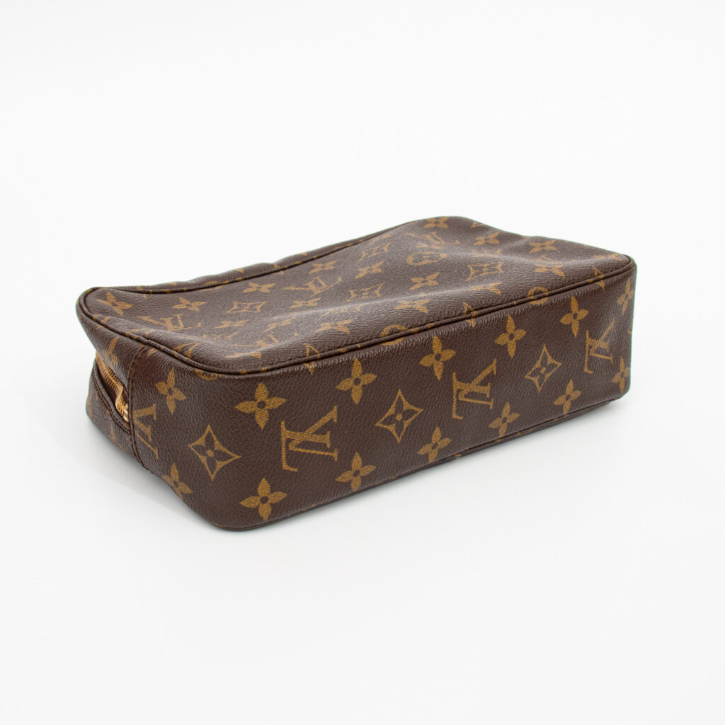 Louis Vuitton Pouch Monogram Canvas Braun 882TH