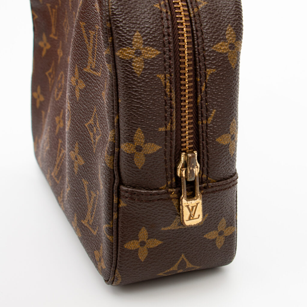 Louis Vuitton Pouch Monogram Canvas Braun 882TH