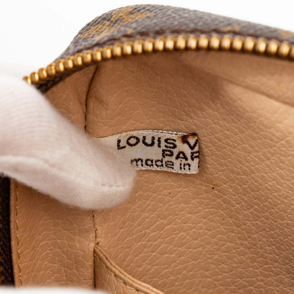 Louis Vuitton Pouch Monogram Canvas Braun 882TH