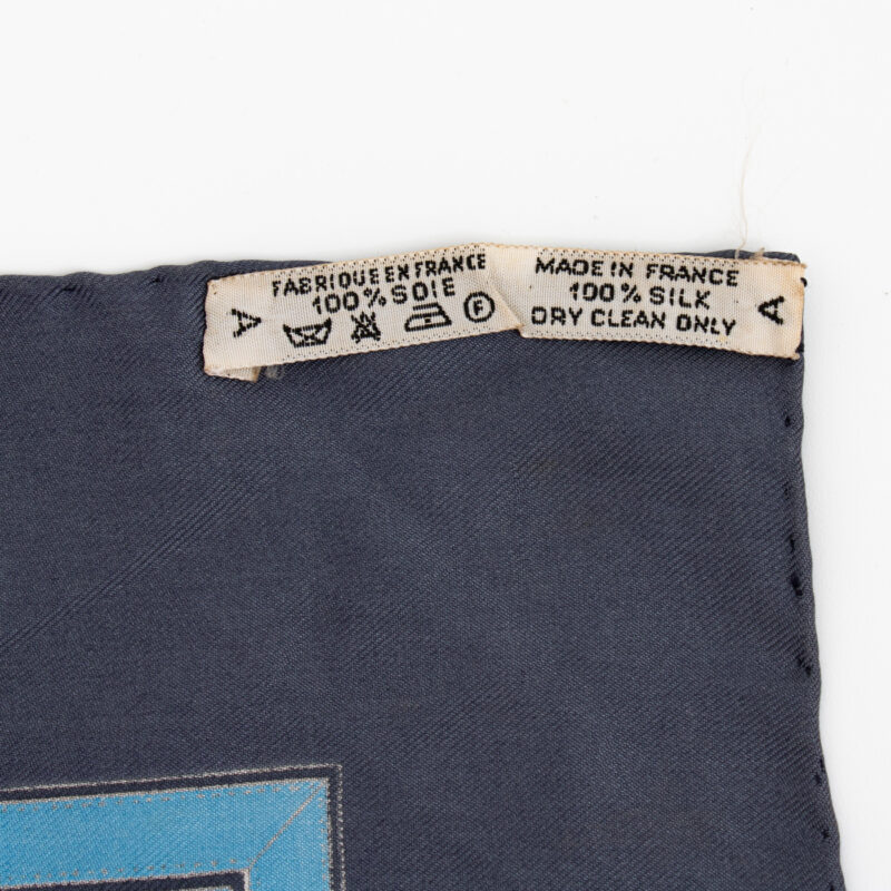 Hermès Seidenschal Carré 90 Grande Tenue Blau – Bild 4