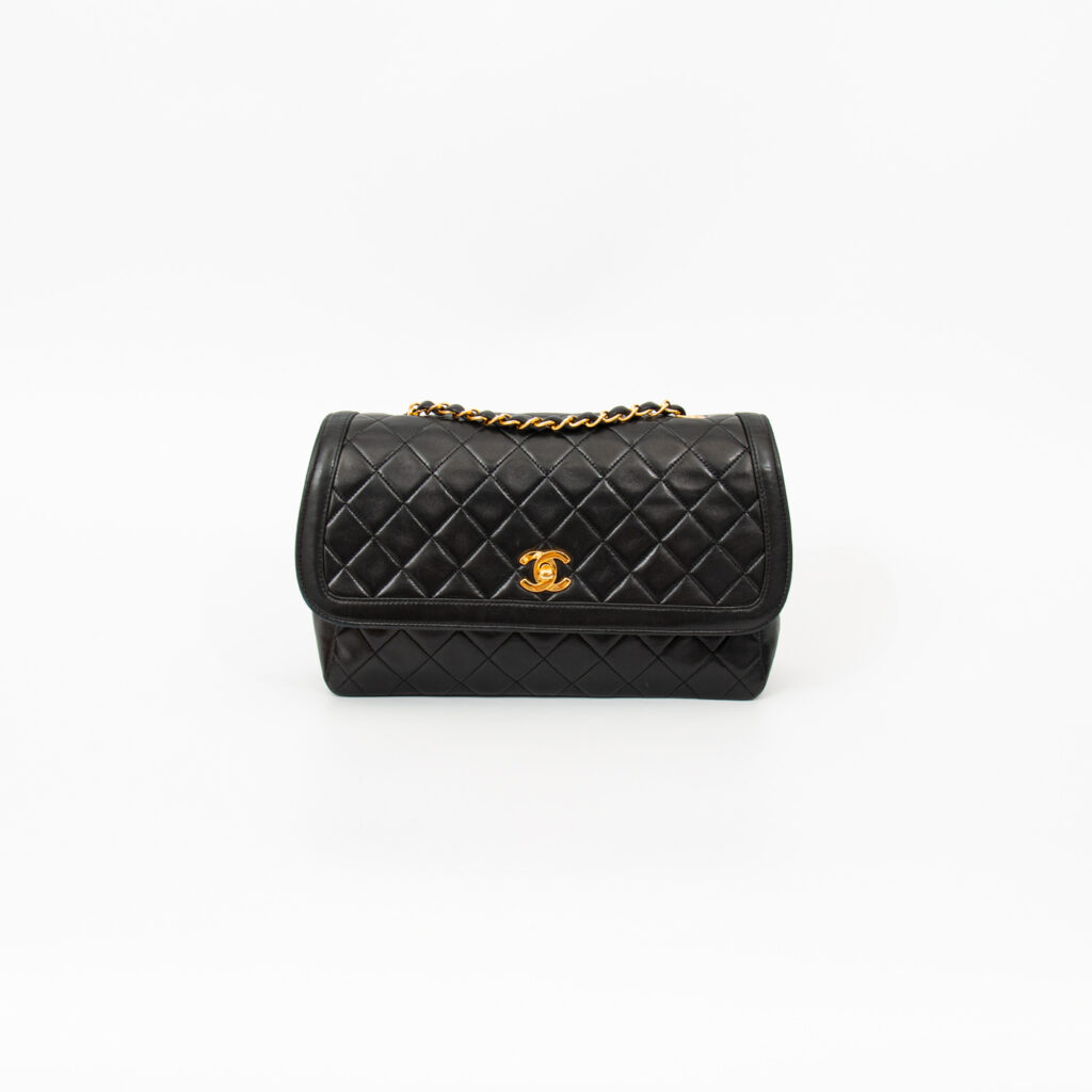 Chanel Vintage Classique Lambskin Tasche Vintage Schwarz Gold