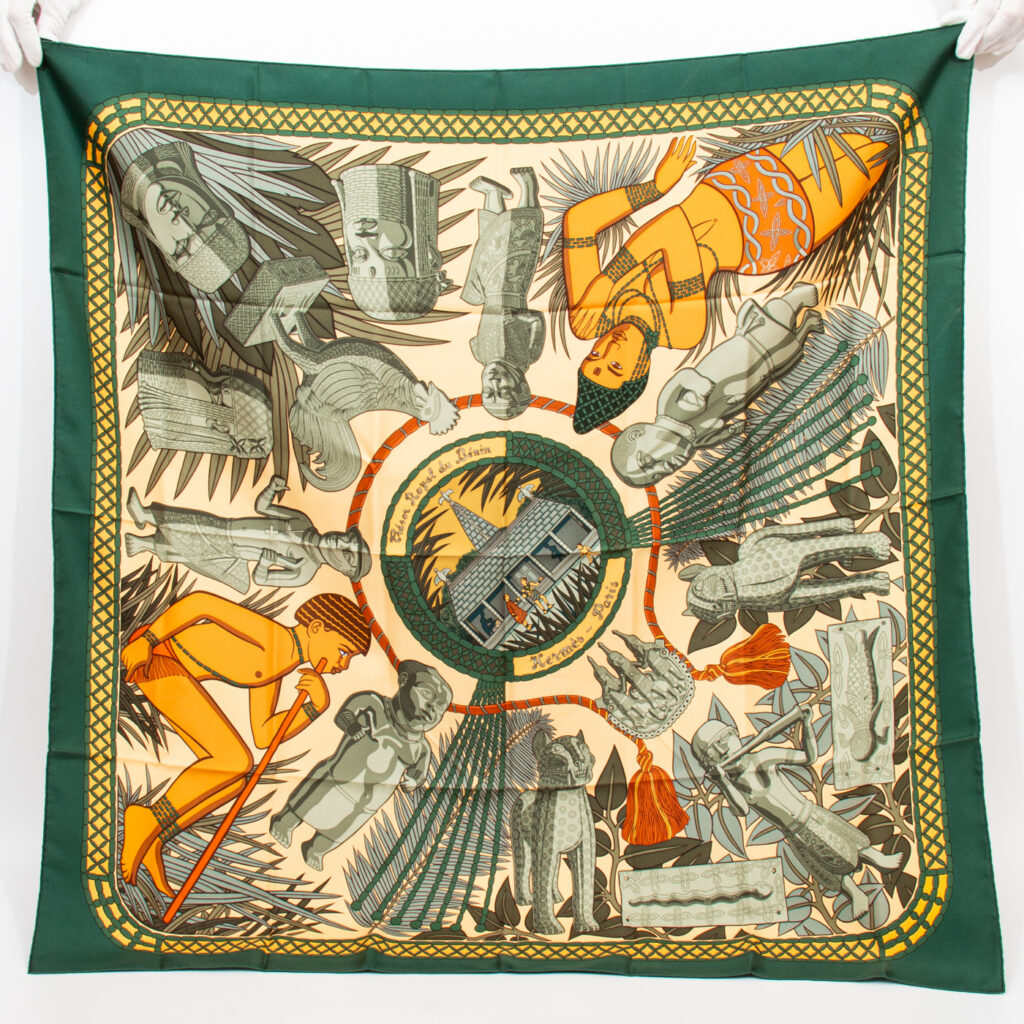 Hermès Seidenschal Carré 90 Tresor Royal Du Benin Grün