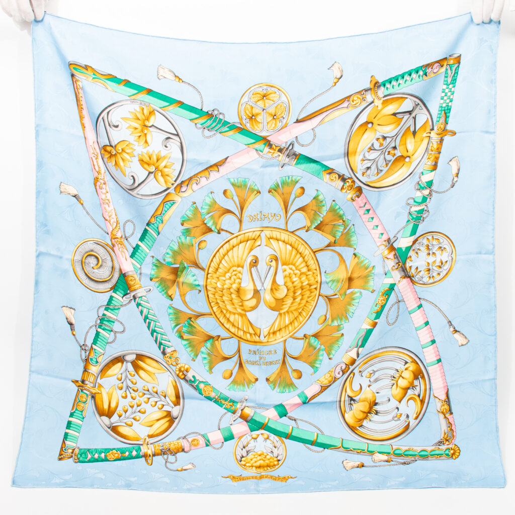 Hermès Carré 90 Tuch Seide Daimyo Princes Du Soleil Levant Blau