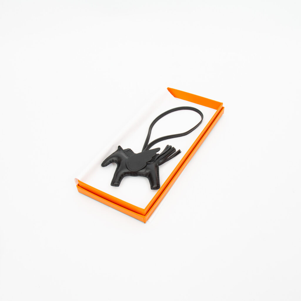 Hermès Rodeo Pégase PM Milo Lammleder Noir Taschenanhänger