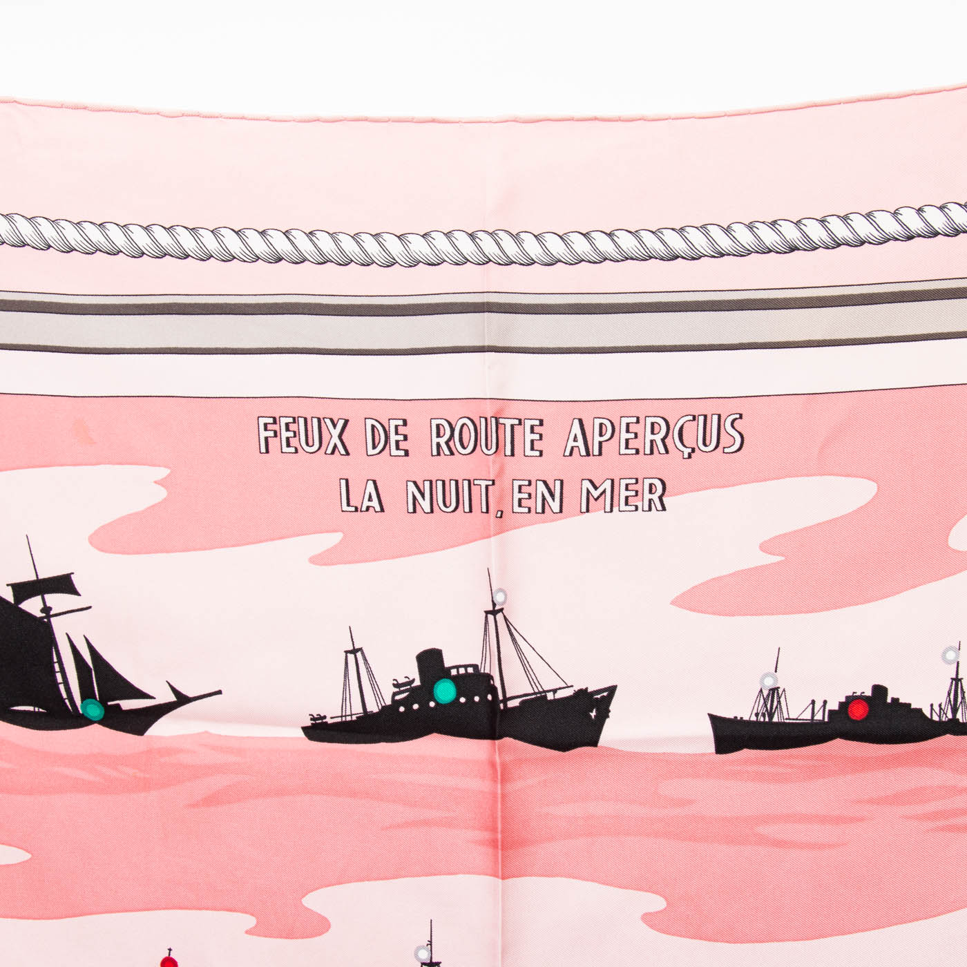 Hermès foulard en soie Carré 90 Feux De Route Apercus La Nuit En Mer Rose – Image 2