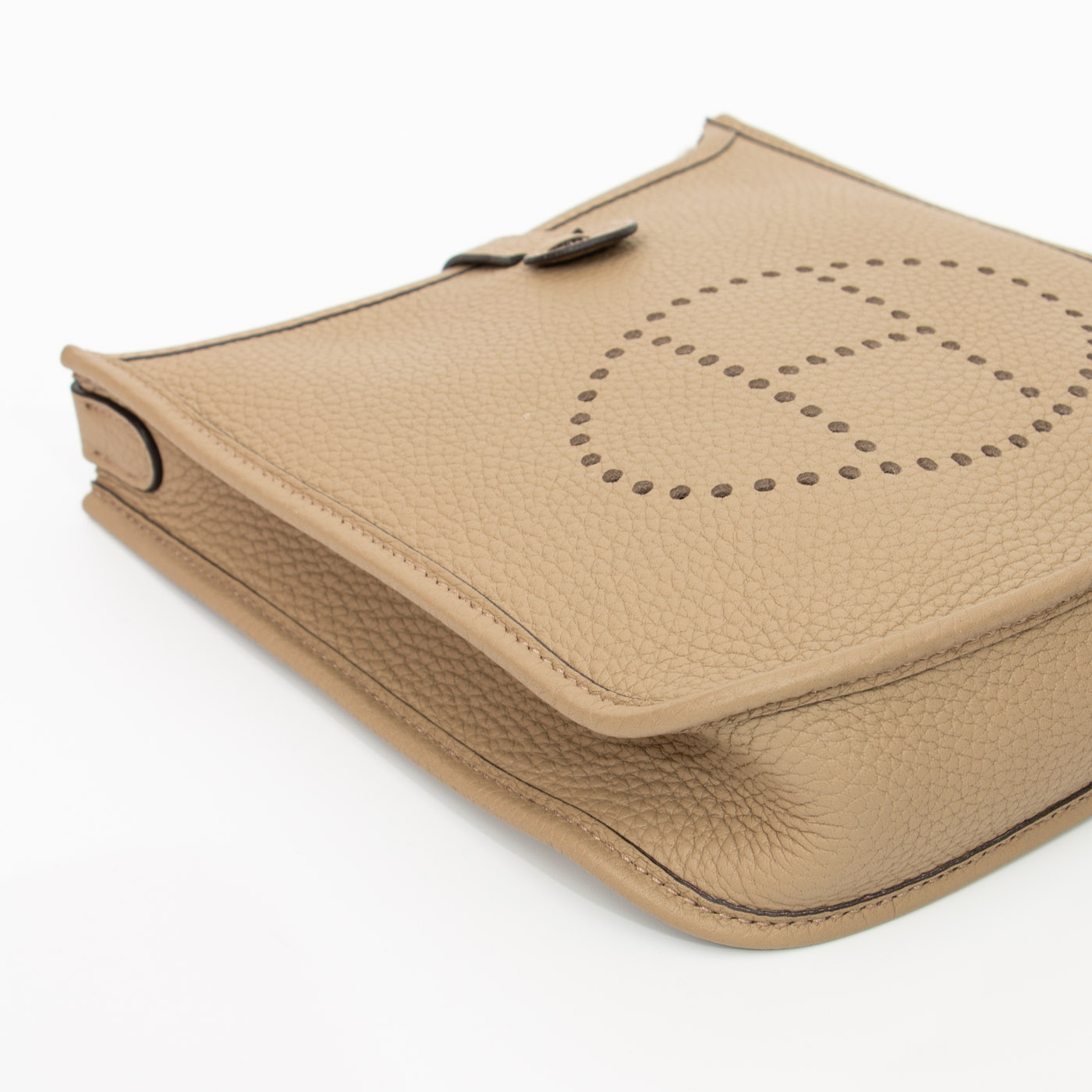 Hermès Evelyne 16 Crossbody Clemence Leather Bag in Beige Marfa – Image 8