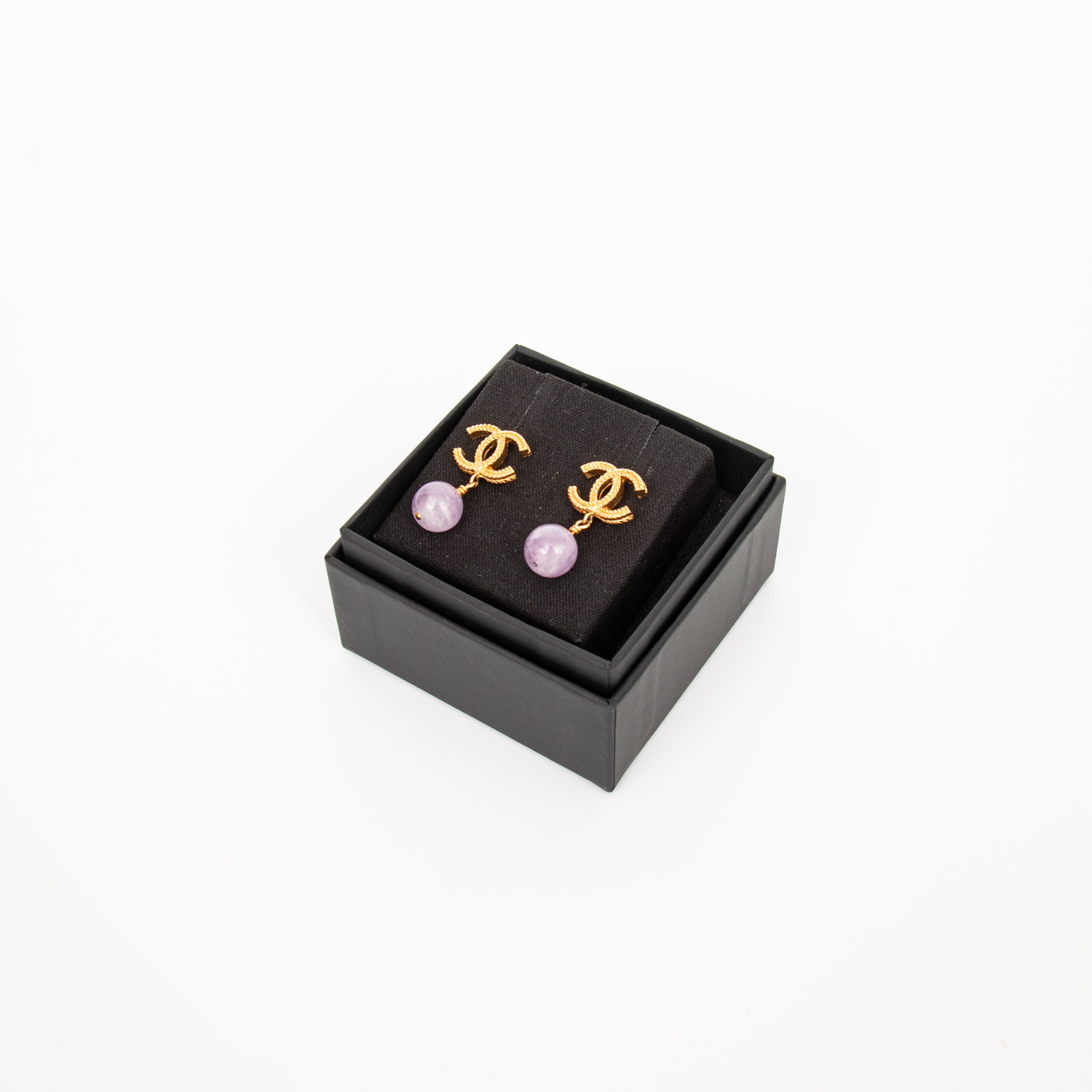 Boucles d'oreilles Chanel CC dorées avec pendentifs boules roses Automne/Hiver 2013