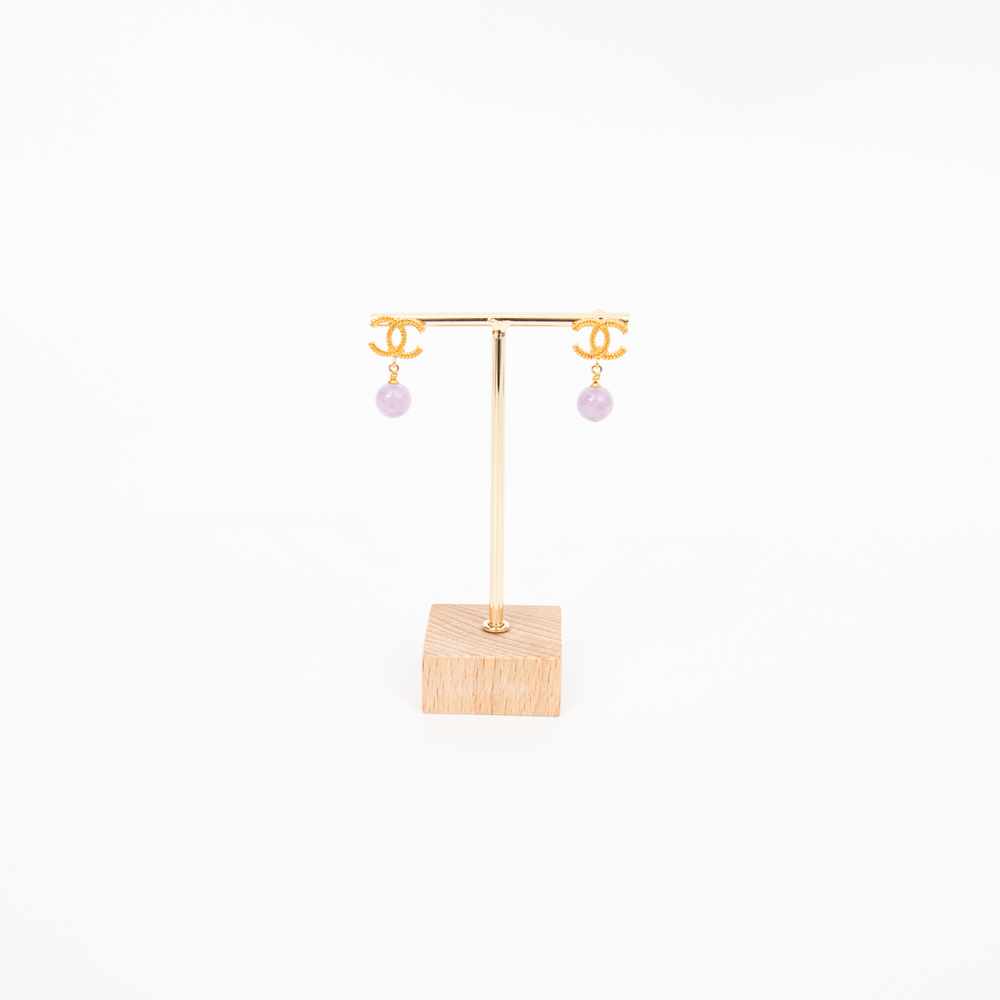 Boucles d'oreilles Chanel CC dorées avec pendentifs boules roses Automne/Hiver 2013 – Image 2