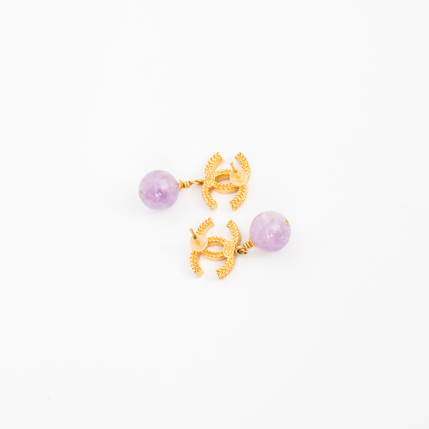 Boucles d'oreilles Chanel CC dorées avec pendentifs boules roses Automne/Hiver 2013 – Image 4
