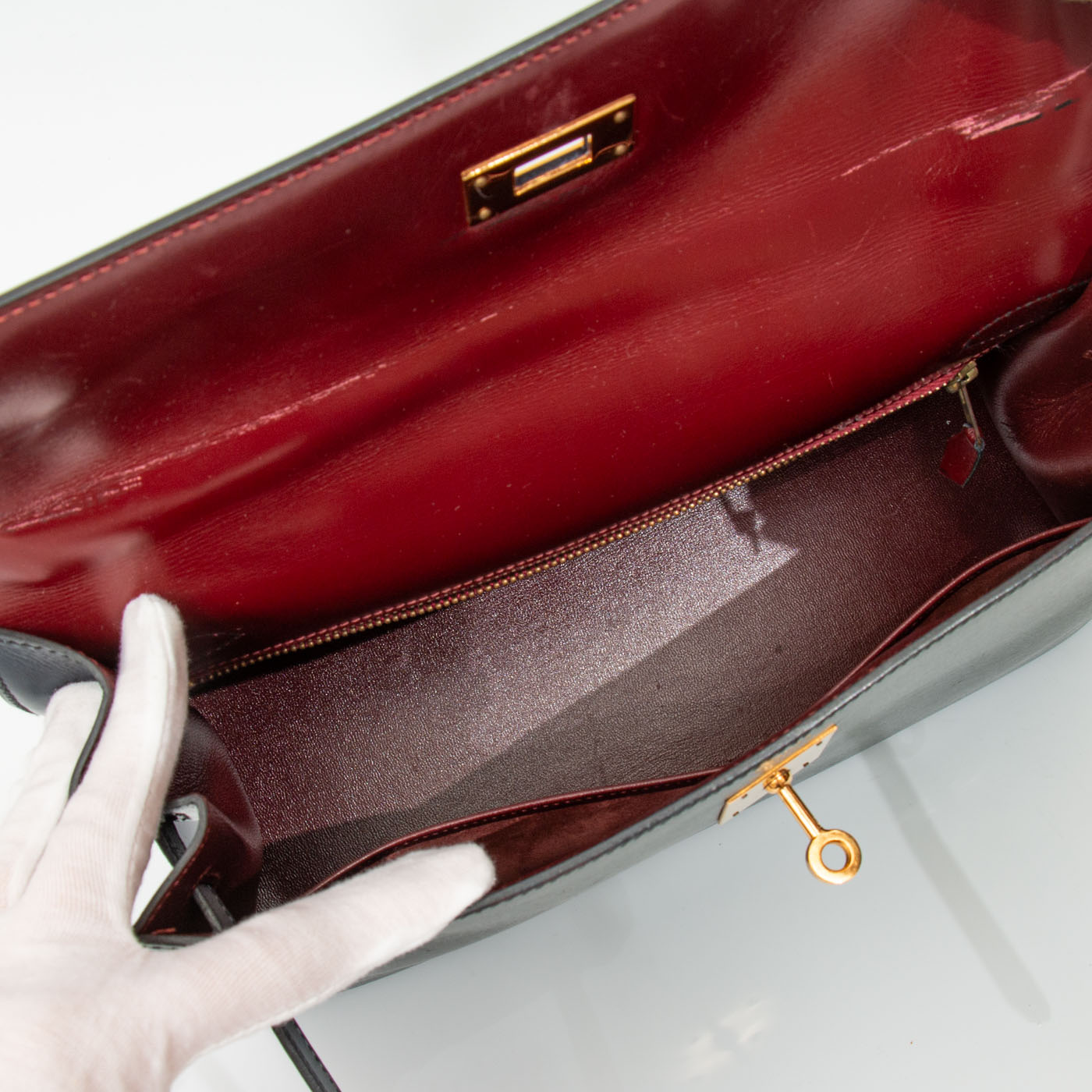Hermès Kelly 32 Tricolor Box handbag in red calf leather with gold hardware, 1982 – Image 12