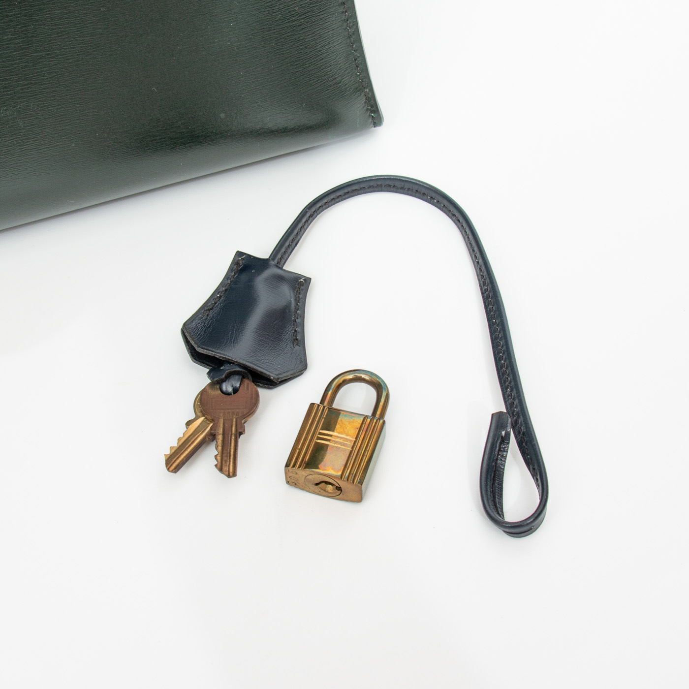 Hermès Kelly 32 Tricolor Box handbag in red calf leather with gold hardware, 1982 – Image 13