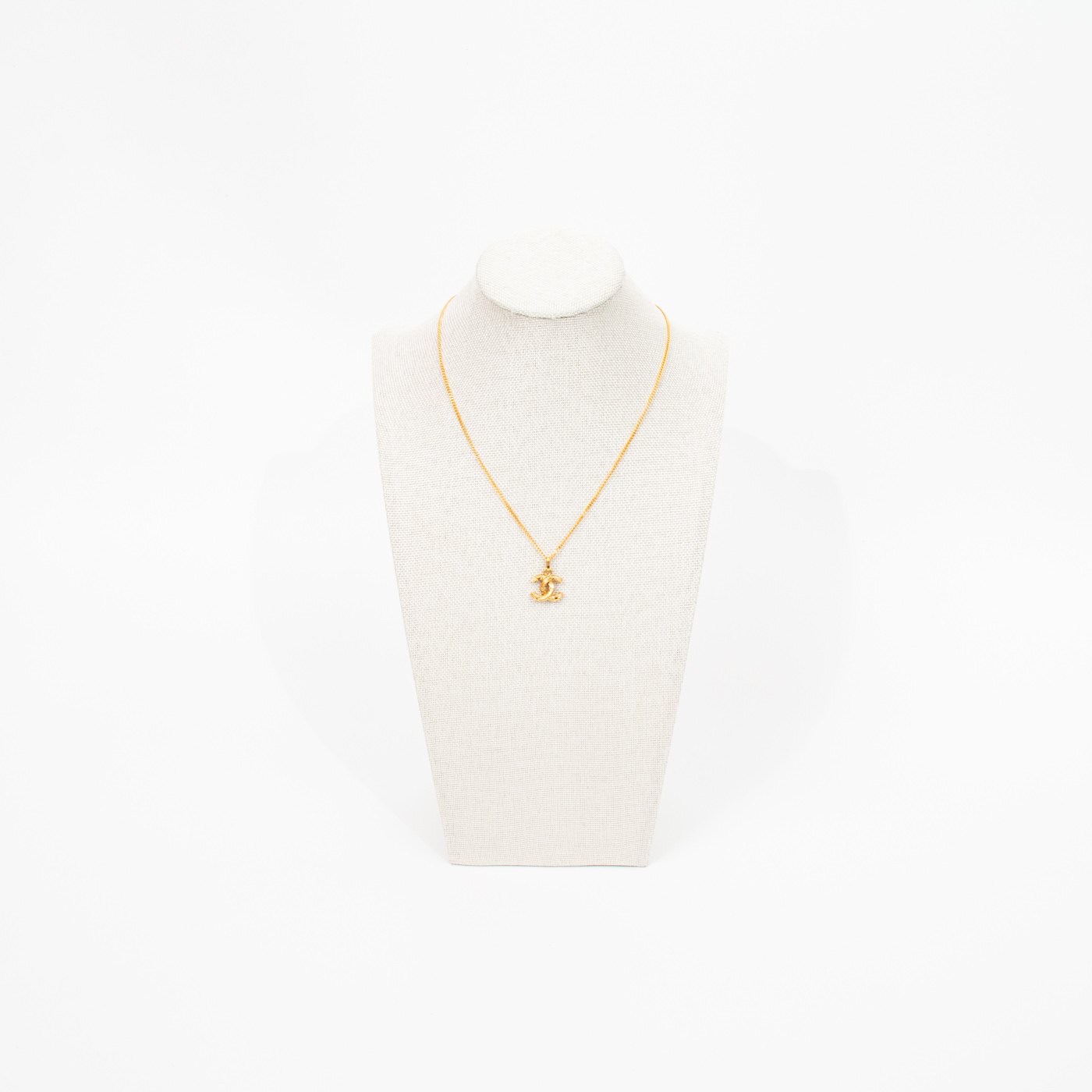 Collier Chanel Vintage Coco Mark, pendentif CC plaqué or, 41 cm